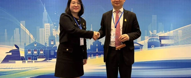 คุณโทนี่ หยาง นายกสมาคมเอไอโอทีลงนาม (MOU) ร่วมกับสมาคม AIM Asia